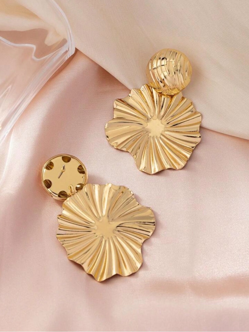 Gold Floral Drop Earrings - Elegant Women Jewelry - Picture 6 of 6